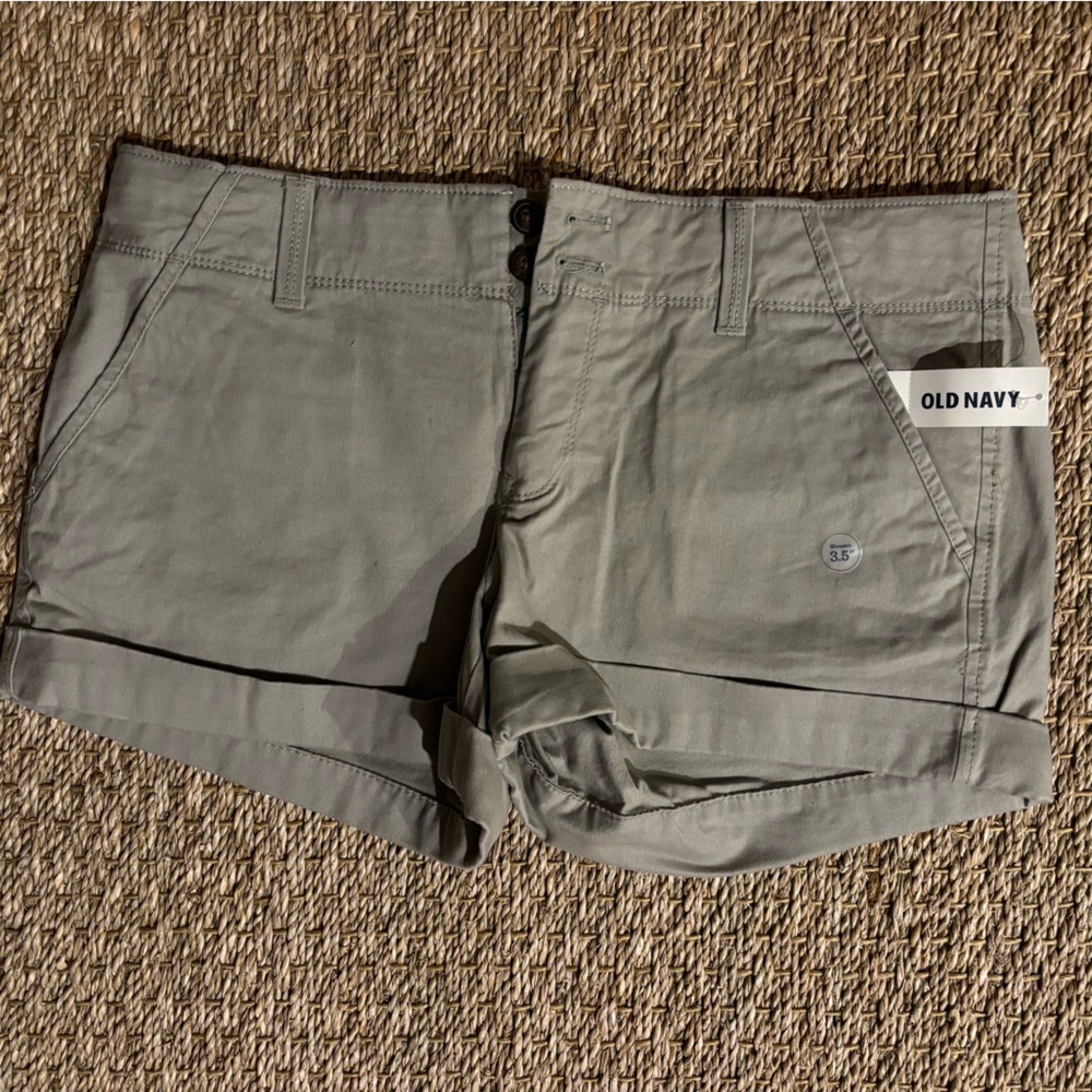 Old Navy 3 1/2” Shorts - New With Tags